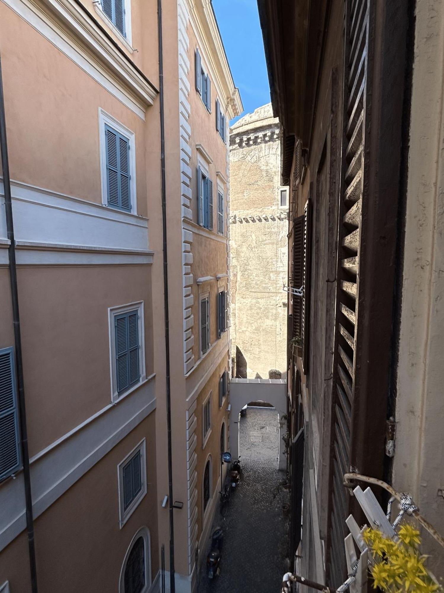 Minerva House Pantheon — Photos 1